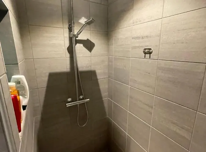 Modern 펜션 송달